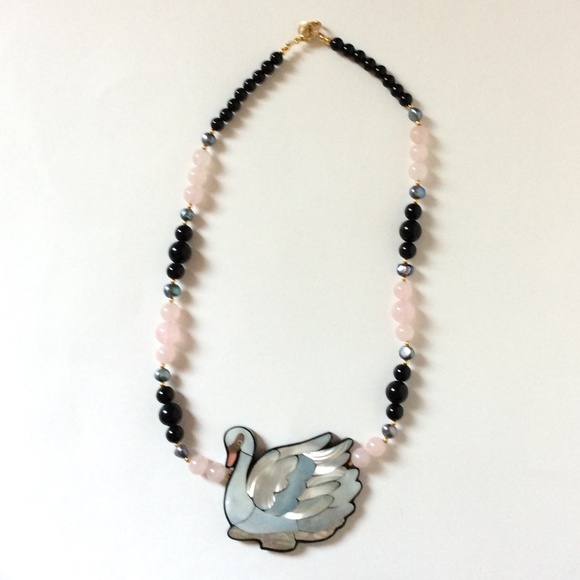 Vtg Lee Sands Mother of Pearl Swan Shaped Charm Necklace - Picture 3 of 5